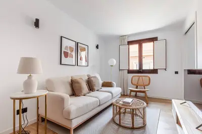 Image de Blueground | El Raval, city view, nr Plaza Catalunya