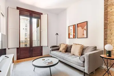 Image de Blueground | El Raval, balcony, nr Plaça Catalunya
