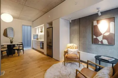 Image de Executive 2br Designer Townhouse + Rooftop Oasis