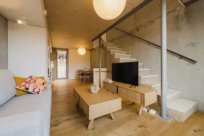 Image de Urban Chic Townhouse | 2br Modern Industrial Vibe