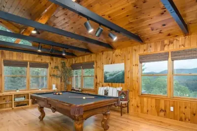 Image de New Listing! Luxury mountain view cabin in the heart of Aska Adventure area