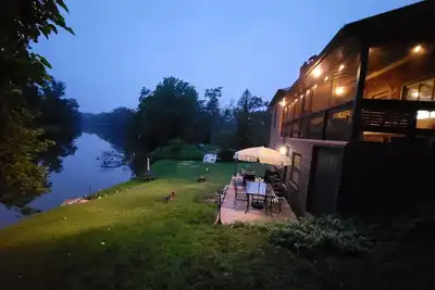 Image de Private waterfront home/fishing, pedal boat, game room, close to Gettysburg,