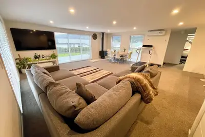 Image de Premium Accommodation in Dunedin lies between Dunedin city and Airport.