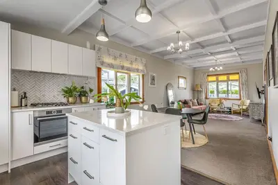 Image de Point Chevalier Life:Cbd/KiteSurf/Eat/Zoo