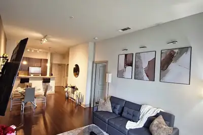 Image de Cozy 1-bedroom apartment  6 minutes from downtown.