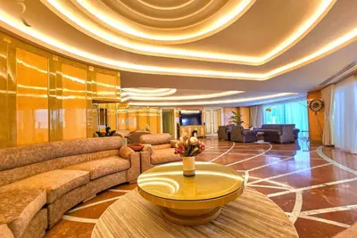Image de Timeless Elegance: Italian-Style Penthouse Retreat