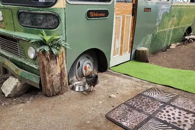 Image de Unique, Exciting Bus Located on 63 acres with a Cosy woodheater. Luxury.