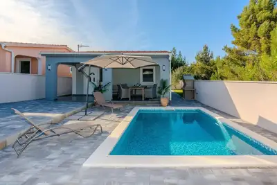 Image de Maison pour la famille avec la piscine Vir - Lozice, Vir (K-24524)