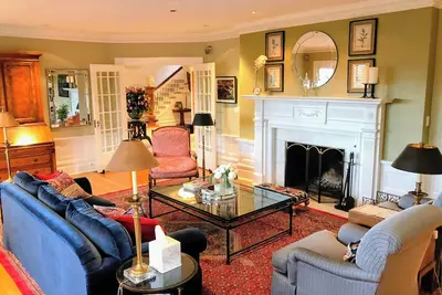 Image de Shaughnessy Heritage Manor on Vancouver's Westside (Daily housekeeping included)
