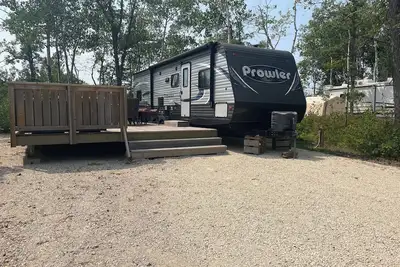 Image de Cute Camper Trailer at Ridgewood South Golf & Campground