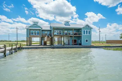 Image de Waterfront Getaway w/ Pier & Kayak Access!