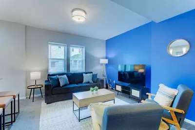 Image de Upscale Little Italy Two Bedroom w/ Private Drive