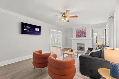 Image de Central & Spacious | 2bdr w/ Patio | Cle Clinic