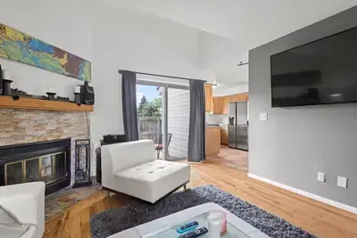 Image de Modern TownHome-Away-From-Home with Garage, Pool