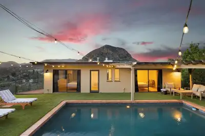 Image de Designer Malibu Retreat w/ Private Pool, Dual Firepits, and A+ Panoramic Views