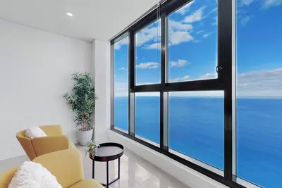 Image de Level 65 - Ocean Meriton - Across from the Beach 2 Bedroom Apartment