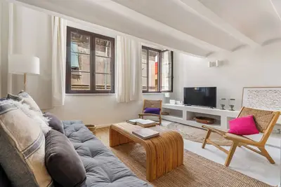 Image de Charmant duplex d'une chambre à coucher à El Born - Séjour à long terme avec climatisation et buande