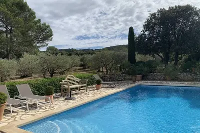 Image de Au pied des Alpilles, maison 4 chambres, 3 salles d'eau, superbe environnement!