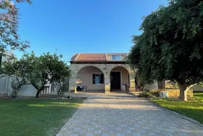 Feel comfortable with your loved ones in this beautifully fully equipped house