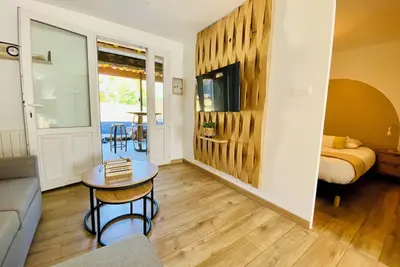 Image de Charmante Maison dans un écrin de sérénité. \nLe long de la Flow vélo!