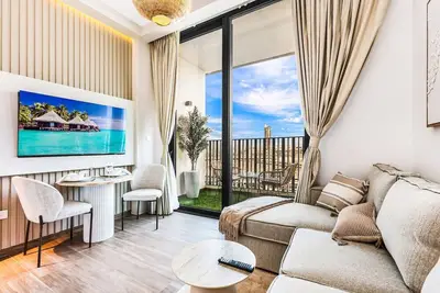 Image de First Class | Studio | Unwind in Style