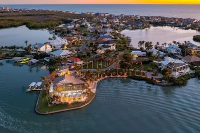 Image de Magnificent Waterfront Escape
