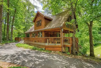 Image de Hidden Mountain Dream, Lake View, Foosball, Hot Tub, Free Attraction Tickets! ! !