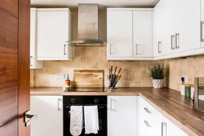 Image de Luxurious Townhouse in Town Centre with Two Bedrooms, Parking & Garden