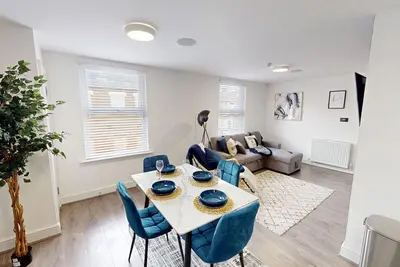 Image de For Workers | 10 Mins to City | 5 TVs and Parking