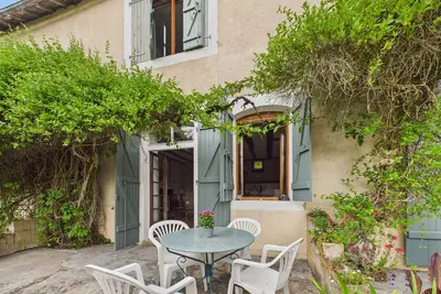 Image de Gîte mitoyen, 4 adultes 1 enfant, piscine commune