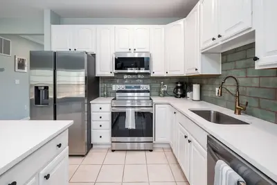 Image de 4-bedroom townhome near Bethany Beach with pool.