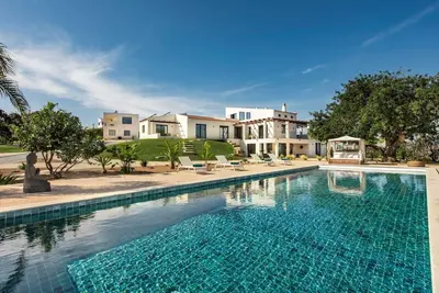 Image de New Luxury Villa w Breathtaking Lagos & Ocean Views