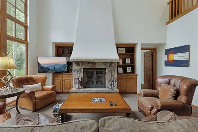 Image de 193 Enclave with Private Hot Tub, Pool (Summer Only), Wood Fireplace, Bbq