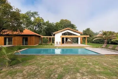 Image de 🏡 La Villa des Résiniers – Piscine chauffée, forêt & océan à deux pas!