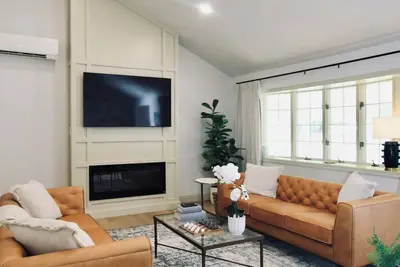 Image de Lux 4bd House-Mins to Psu, 10 Guests, Pool Table