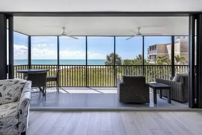 Image de Shorewood Welcomes You Back to Beachfront Bliss – All Amenities Operational!