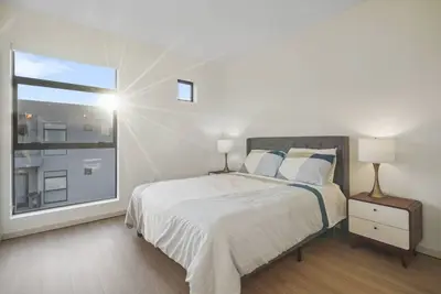 Image de Heart of Hollywood Escape Modern 2-Bedroom Complete w Hot Tub for Pure Bliss