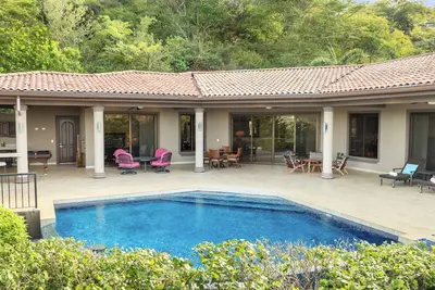 Image de Ocean-View Villa w/ Infinity Pool & Pool Table – Coco Bay Estates