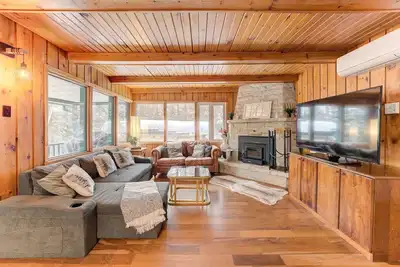 Image de 5bdr Tremblant Chalet in the Woods / Stone Firepl.