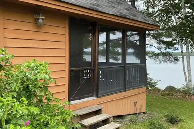 Image de Charming 1-bedroom lakeside cottage with WiFi and Ac in welcoming Smithfield