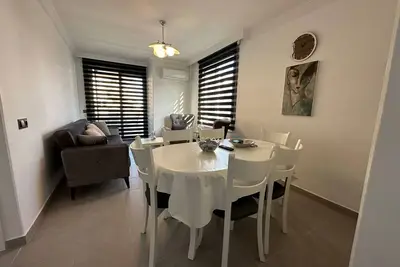 Image de merkezi konumda sahile 300 mt mesafede lüks daire