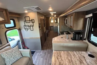Image de Experience an Rv stay in Vacaville, featuring Wi-Fi for your connectivity needs.