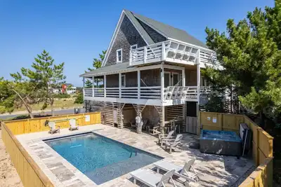 Image de Coastal Luxury: Private Pool & Hot Tub