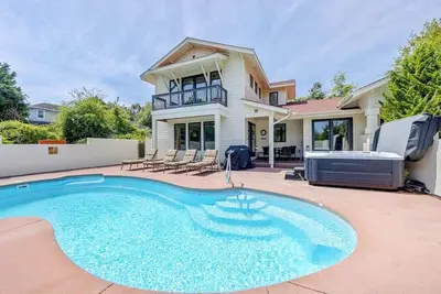 Image de Pool, Hot Tub and Mins to Beach!