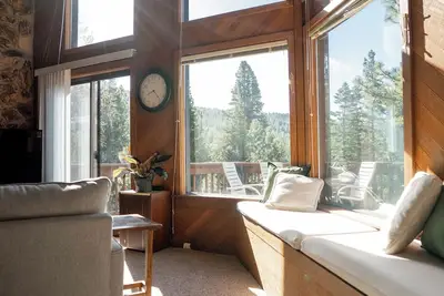 Image de Sunny Cabin with Lake View Deck and Fast Wifi