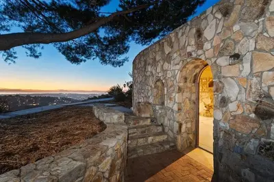 Image de Casa Grotto, 1 Bed Stone Cave Cottage, Panoramic Ocean View, Stone Shower, & Gym