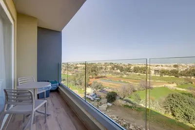 Scenic 2br Apartment in a Tranquil Area