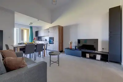Modern 2br Apartment with Panoramic Views