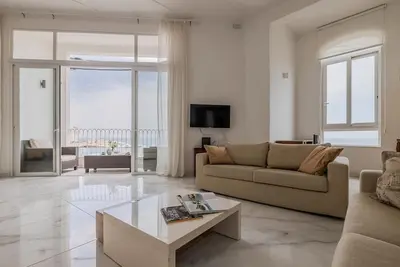 Bright 3br with Sea Views in Central Sliema