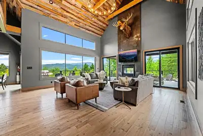 Image de Huge Indoor Pool |Views|Bball Court|